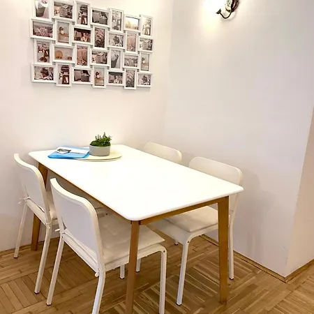 Under The Castle Apartman *