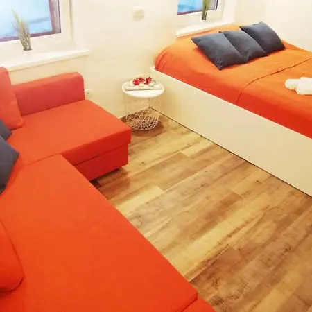 Under The Castle Apartment