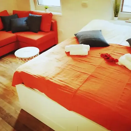 Under The Castle Apartment *