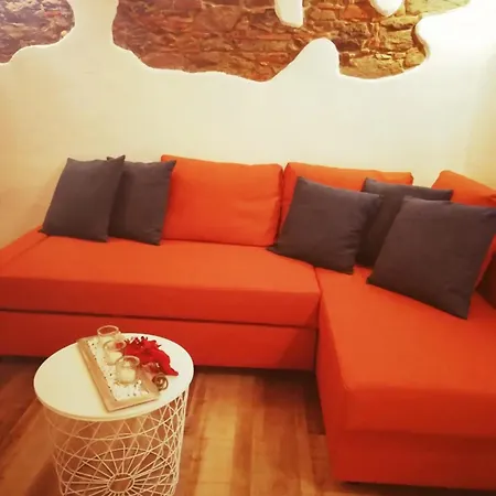 Under The Castle Apartment *