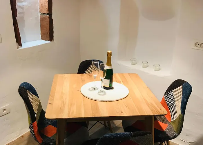 아파트 Under The Castle