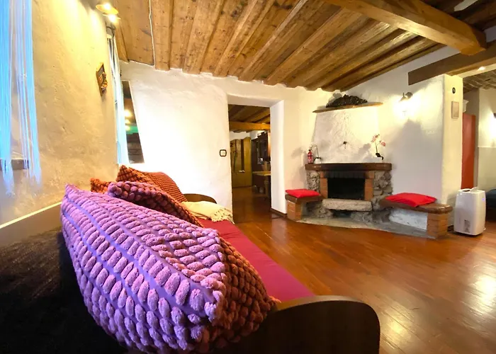 아파트 Under The Castle